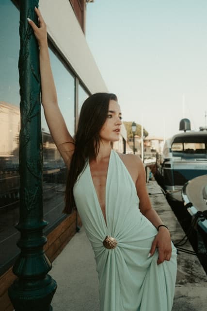 Fashion — Robe élégante en ville